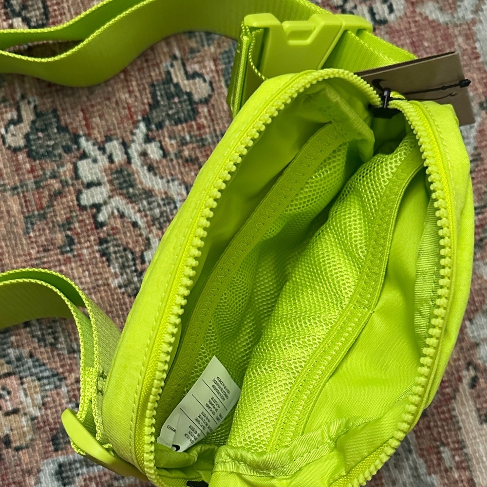 Nike Aura Crossbody Bag Bright Neon Green Waist Bag - Picture 3 of 11